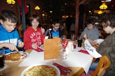 BOL-Schüler :: Gießener SV feiern bei Pizza die Halbzeitmeisterschaft